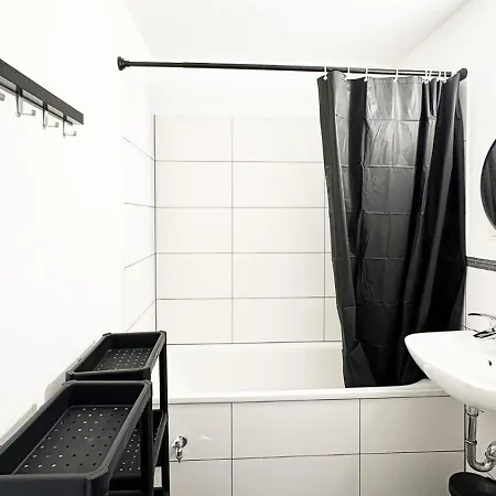 Neue Handwerker-apartments Mit Kueche, Wifi, Parkplaetze, Tv, Balkon * Halle (Saale)