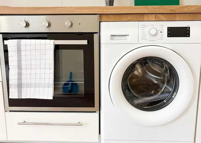 Neue Handwerker-apartments Mit Kueche, Wifi, Parkplaetze, Tv, Balkon * ハレ